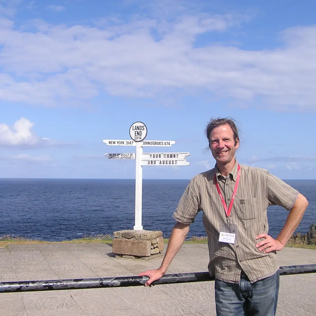 Dr. Ralf Hennig